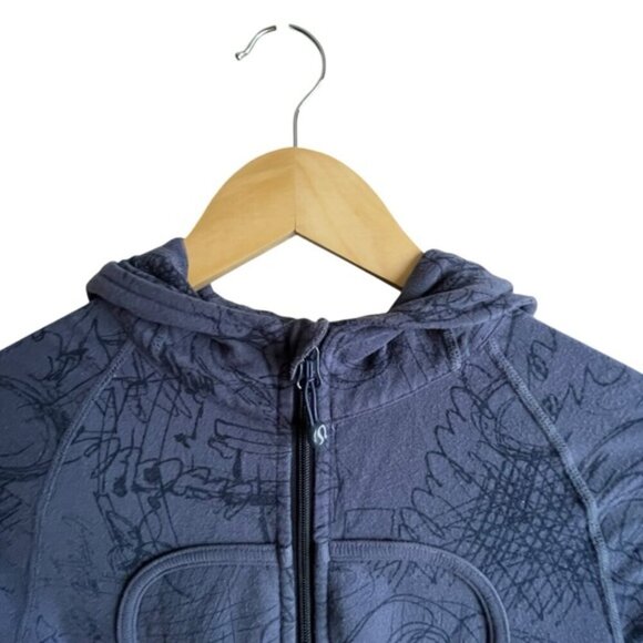 Lululemon Lightweight Zip Hoodie Scribble Graphic
Blue Size 4 Doodles Print - Picture 4 of 13